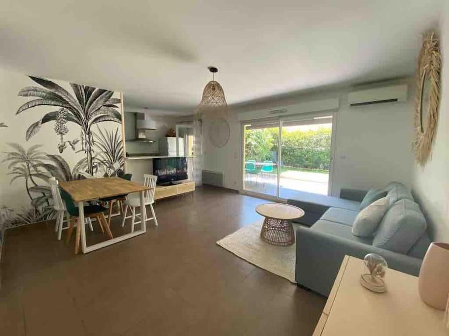 Tres Bel Appartement Contemporain Et Calme เฟรฌูส ภายนอก รูปภาพ
