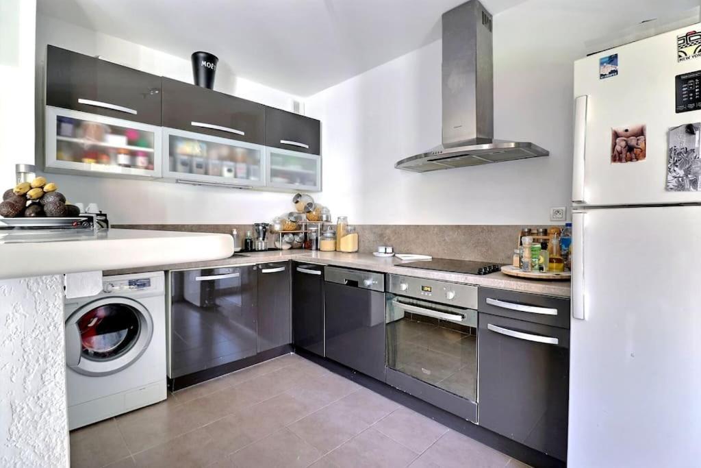 Tres Bel Appartement Contemporain Et Calme เฟรฌูส ภายนอก รูปภาพ