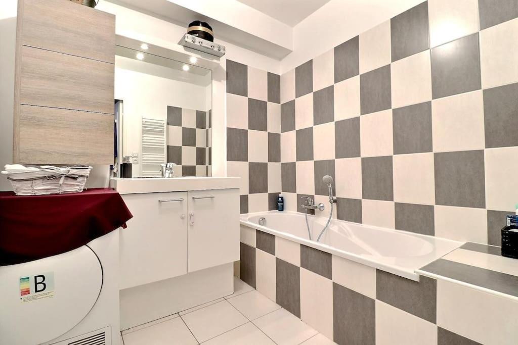 Tres Bel Appartement Contemporain Et Calme เฟรฌูส ภายนอก รูปภาพ
