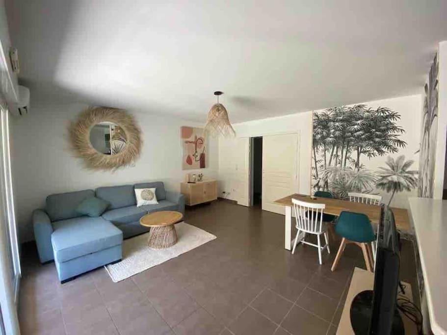 Tres Bel Appartement Contemporain Et Calme เฟรฌูส ภายนอก รูปภาพ
