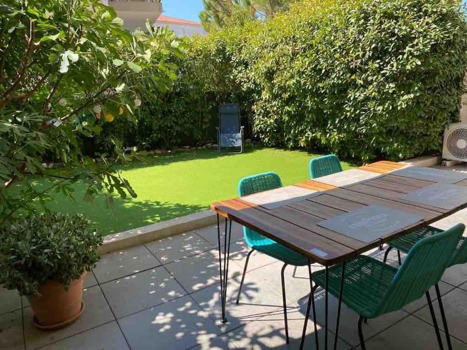 Tres Bel Appartement Contemporain Et Calme เฟรฌูส ภายนอก รูปภาพ